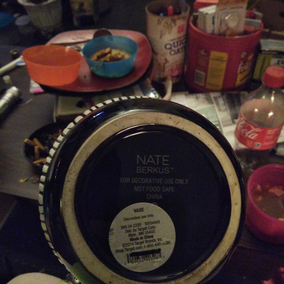 Vase - Picture 2 of 5